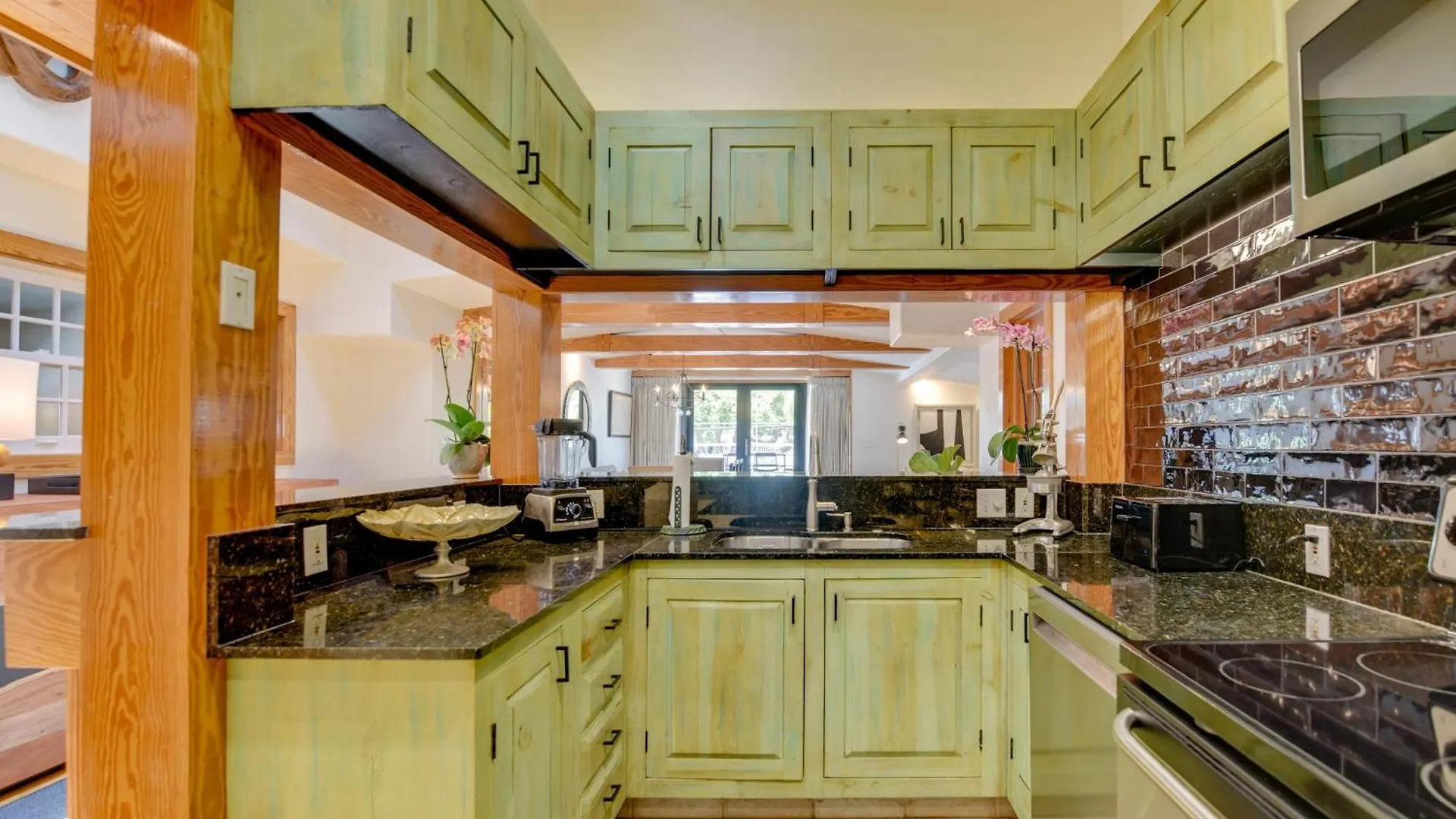 New Green Pineapple Palloza - Bright & Modern On Duval Key West Apartment