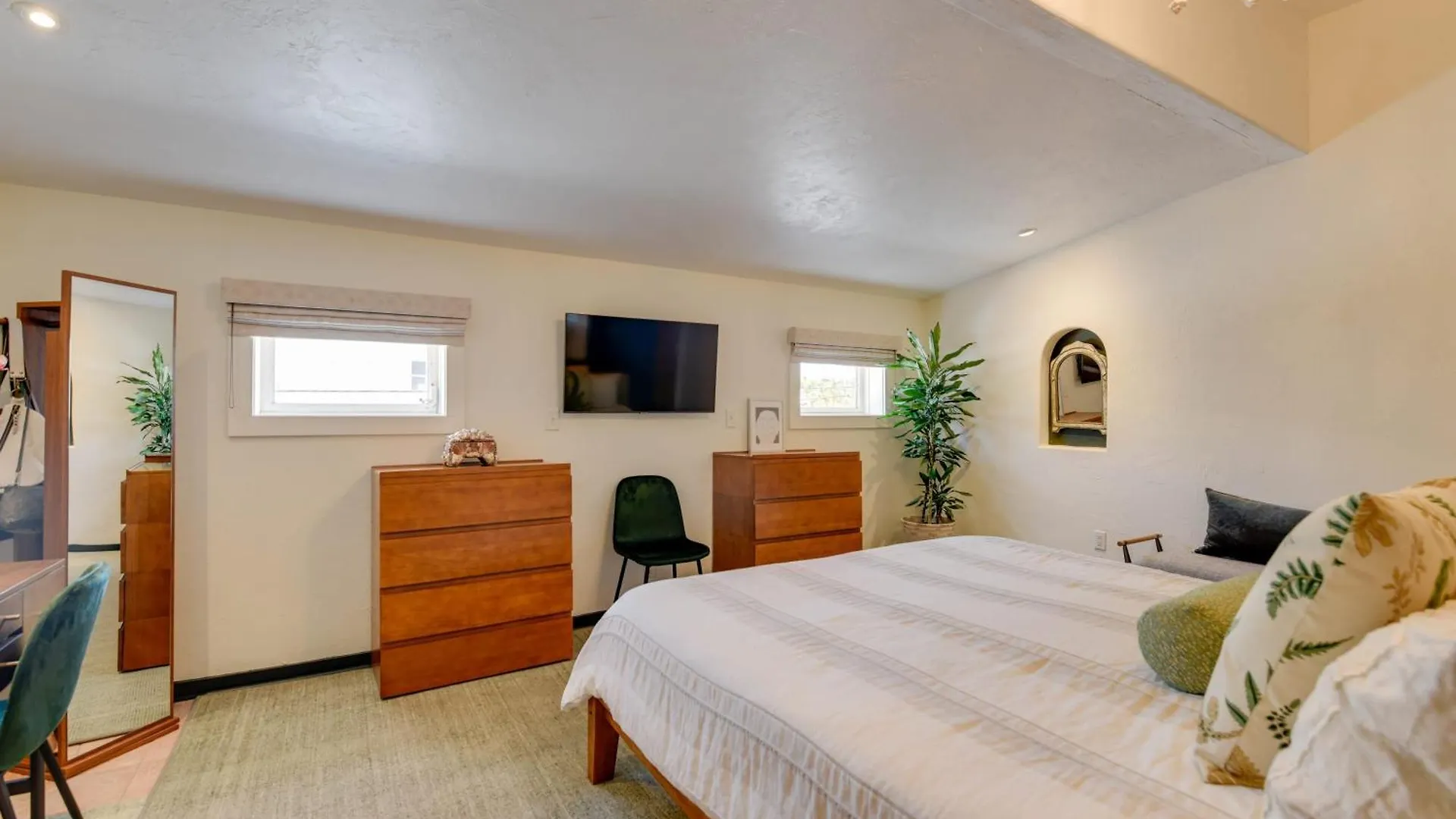 Apartment New Green Pineapple Palloza - Bright & Modern On Duval Key West