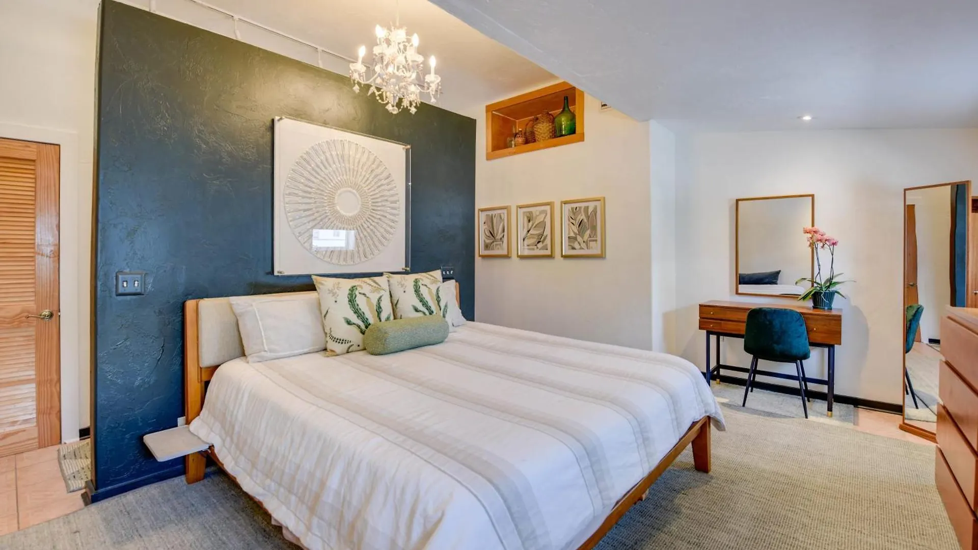 New Green Pineapple Palloza - Bright & Modern On Duval Key West 0*,  United States