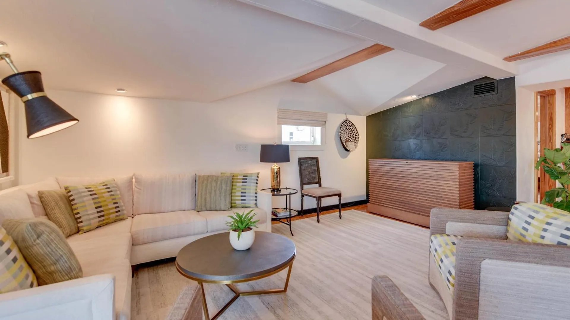 Apartment New Green Pineapple Palloza - Bright & Modern On Duval Key West
