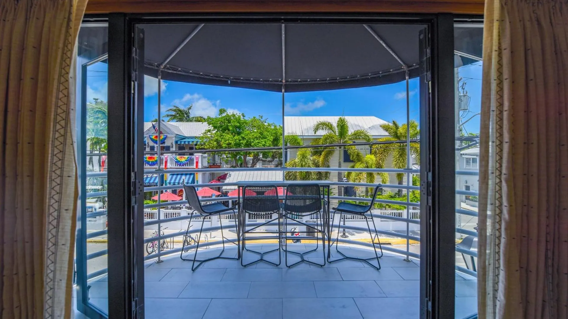 New Green Pineapple Palloza - Bright & Modern On Duval Key West 0*,